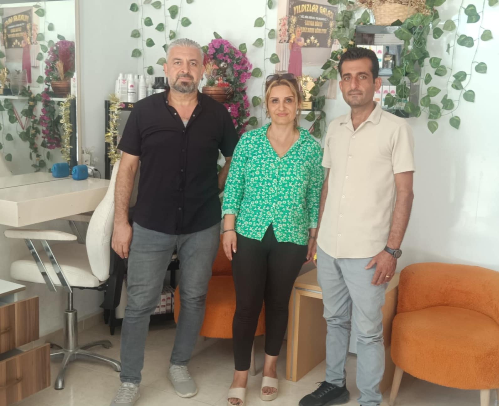KUAFÖRLER ODASI BAŞKAN ADAYI VECDİ BAYTAR ZİYARET ETTİĞİ İŞLETMELERDE SICAK BİR ŞEKİLDE KARŞILANIYOR